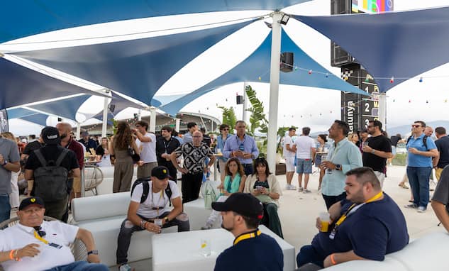 Pitlane Lounge